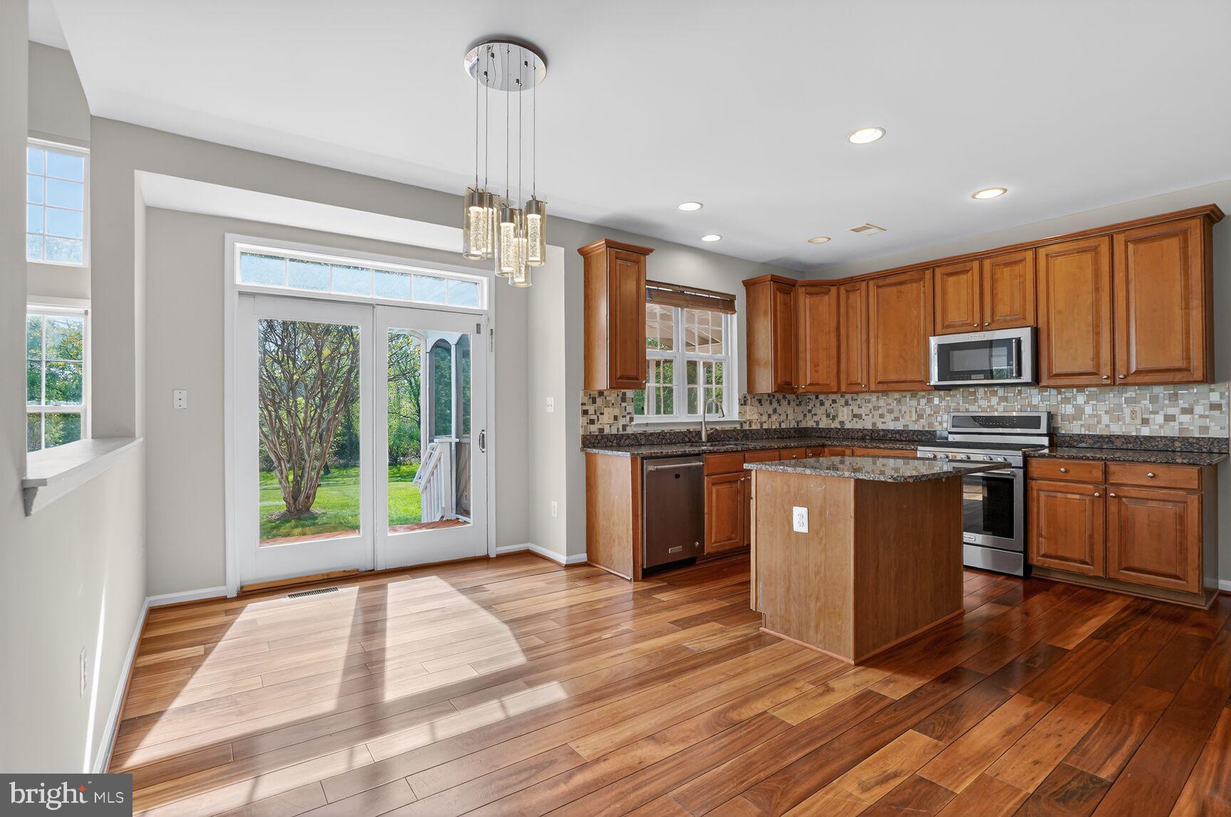 25845 Spring Farm Circle Chantilly, VA 20152 - Photo 15 of 57 Bright kitchen with elegant finishes.