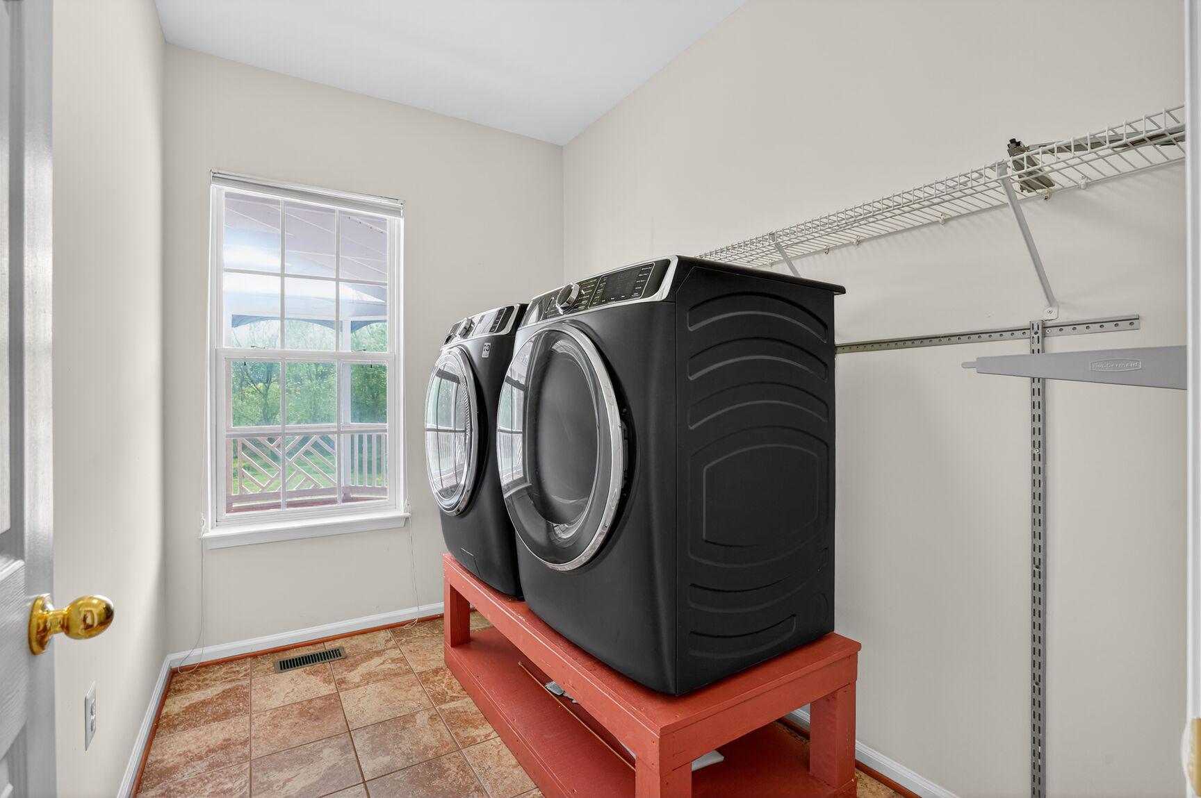 25845 Spring Farm Circle Chantilly, VA 20152 - Photo 19 of 57 Laundry room.