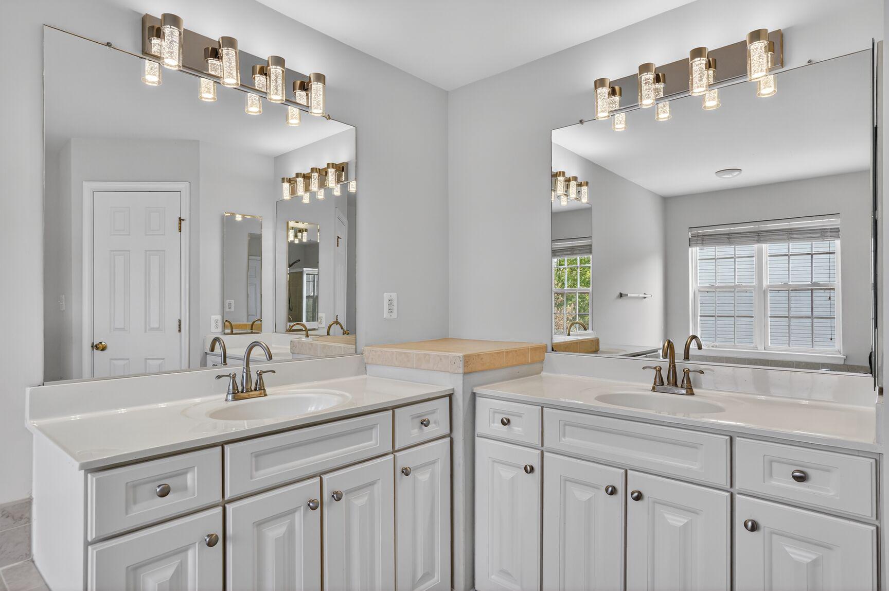 25845 Spring Farm Circle Chantilly, VA 20152 - Photo 27 of 57 Primary bath with dual vanity.