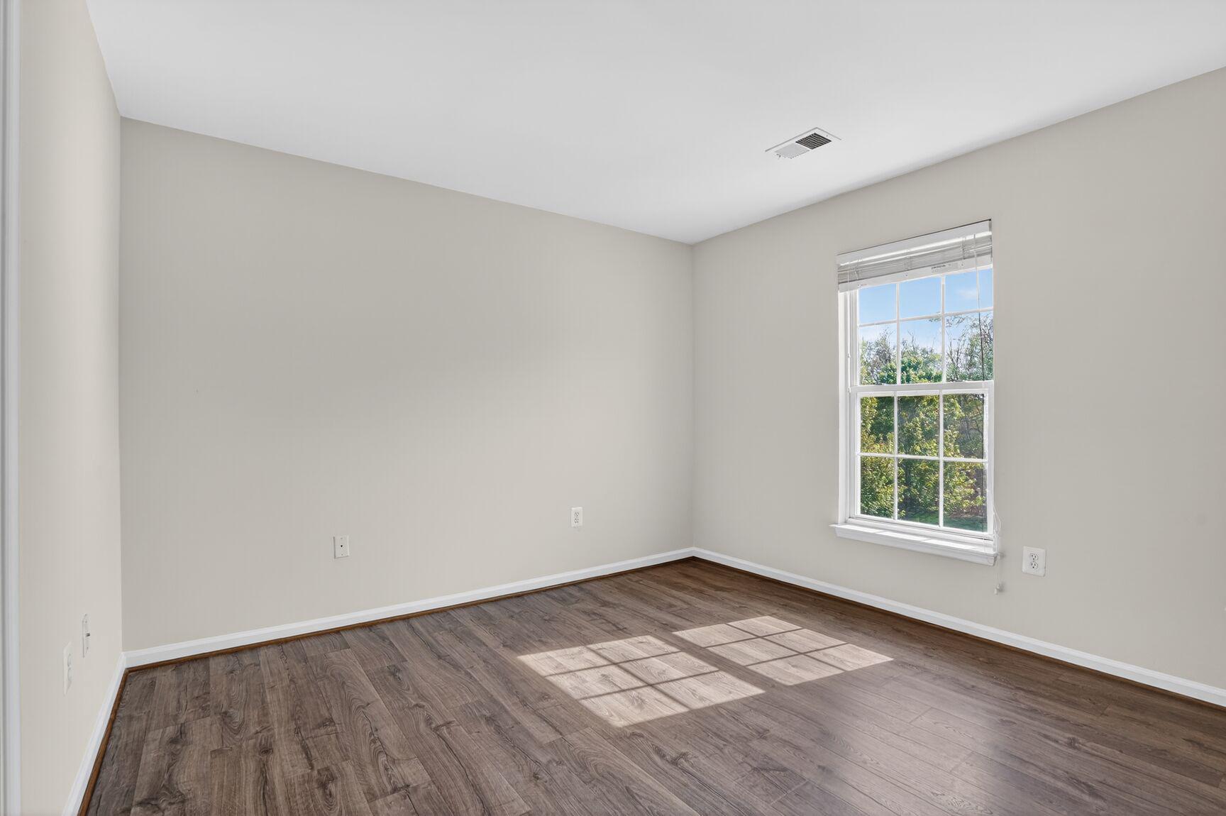 25845 Spring Farm Circle Chantilly, VA 20152 - Photo 34 of 57 Bedroom 3.