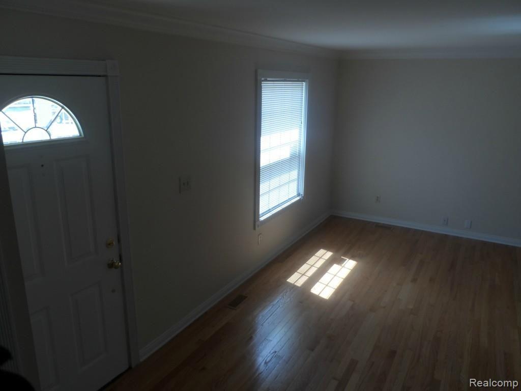 45591 Ledgewood Street, Unit 9 Macomb, MI 48044 - Photo 2 of 14