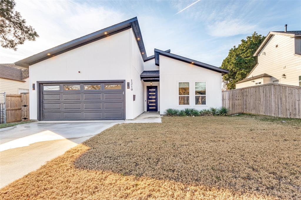 a view of backyard of house