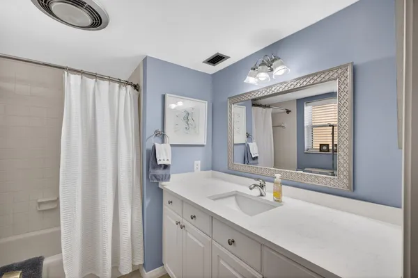 $439,500 | 17 Southeast Turtle Creek Drive, Unit D, Jupiter, FL 33469