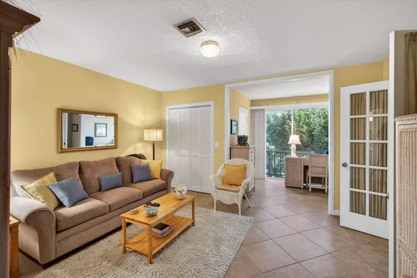 $439,500 | 17 Southeast Turtle Creek Drive, Unit D, Jupiter, FL 33469
