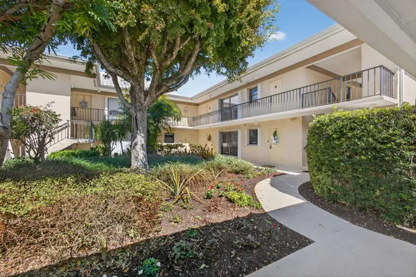 $439,500 | 17 Southeast Turtle Creek Drive, Unit D, Jupiter, FL 33469