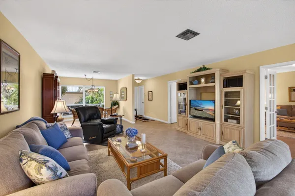 $439,500 | 17 Southeast Turtle Creek Drive, Unit D, Jupiter, FL 33469