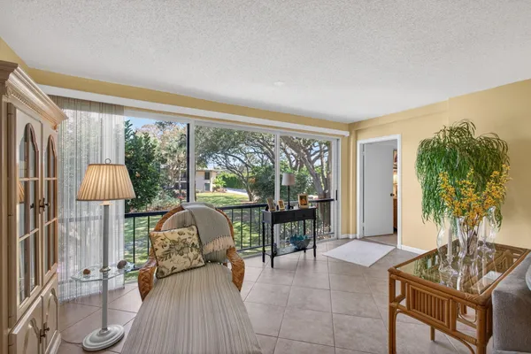 $439,500 | 17 Southeast Turtle Creek Drive, Unit D, Jupiter, FL 33469