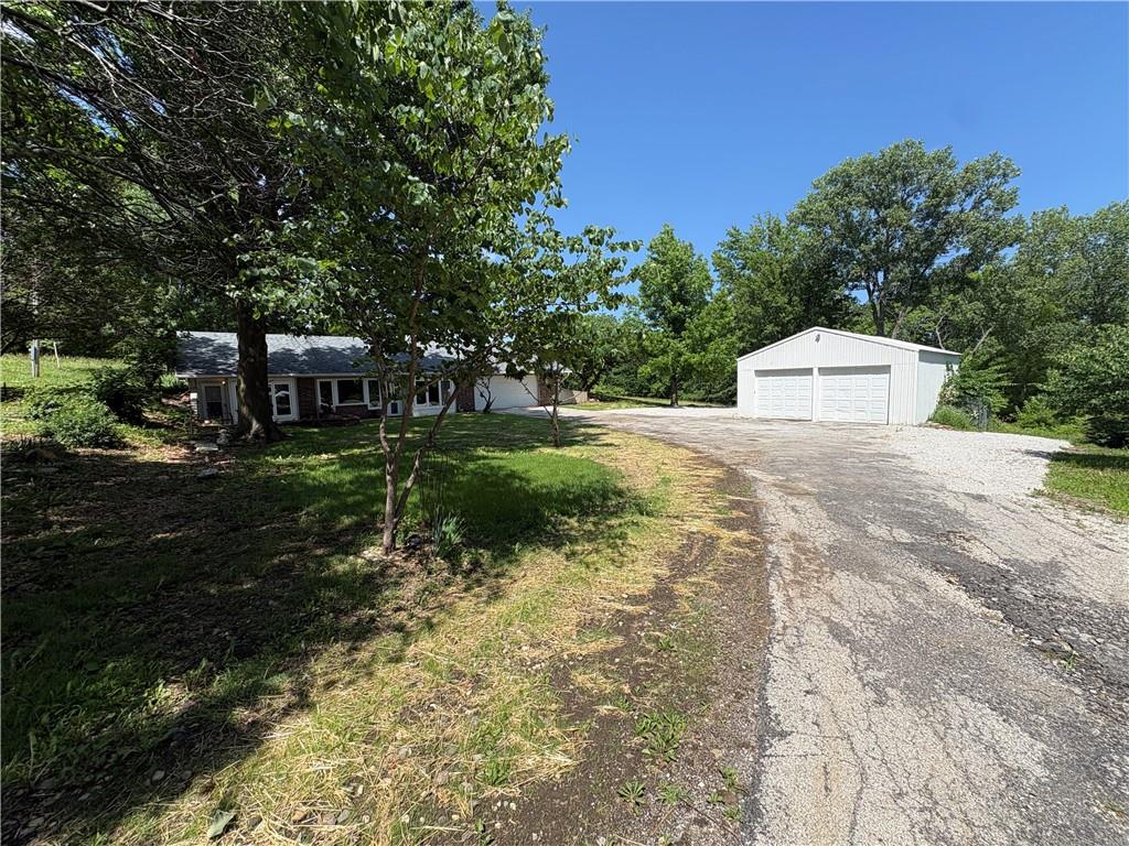 10023 South Munro Road Lone Jack, MO 64070 - Photo 3 of 38