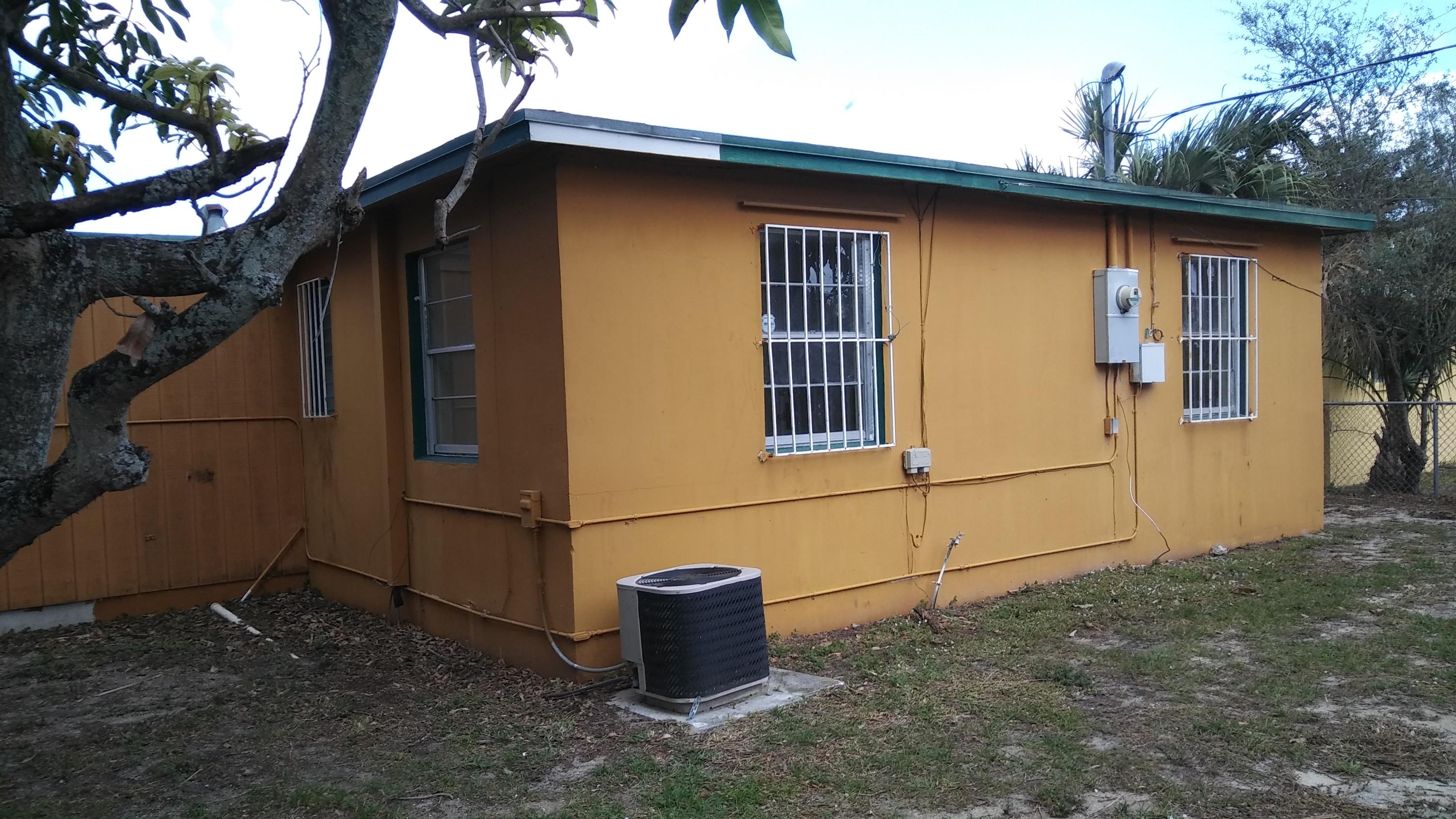 1541 West 9th Street Riviera Beach, FL 33404 - Photo 3 of 11 20180126_142148