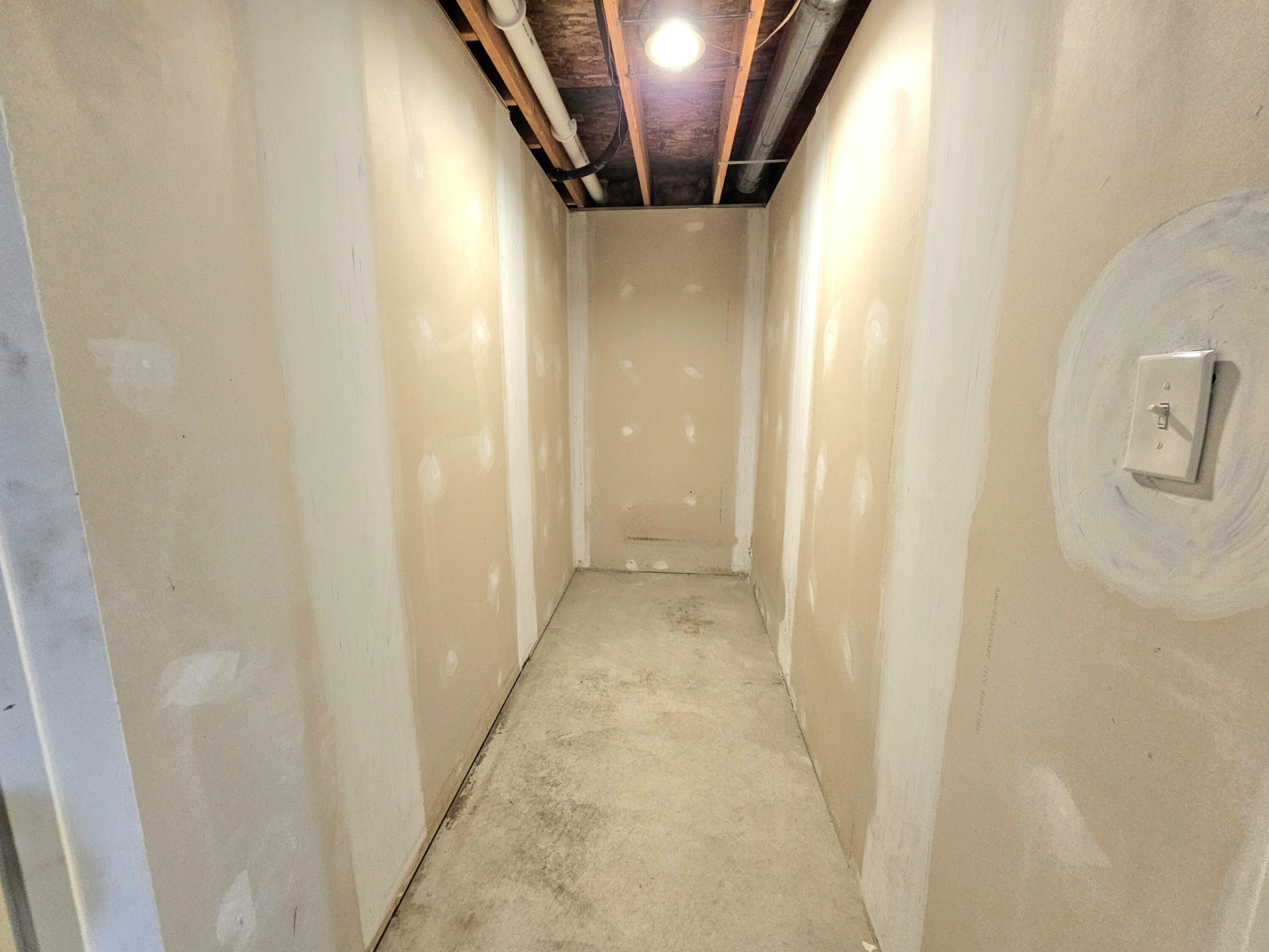 6147 Inverness Court Romulus, MI 48174 - Photo 26 of 36 Previous Storage