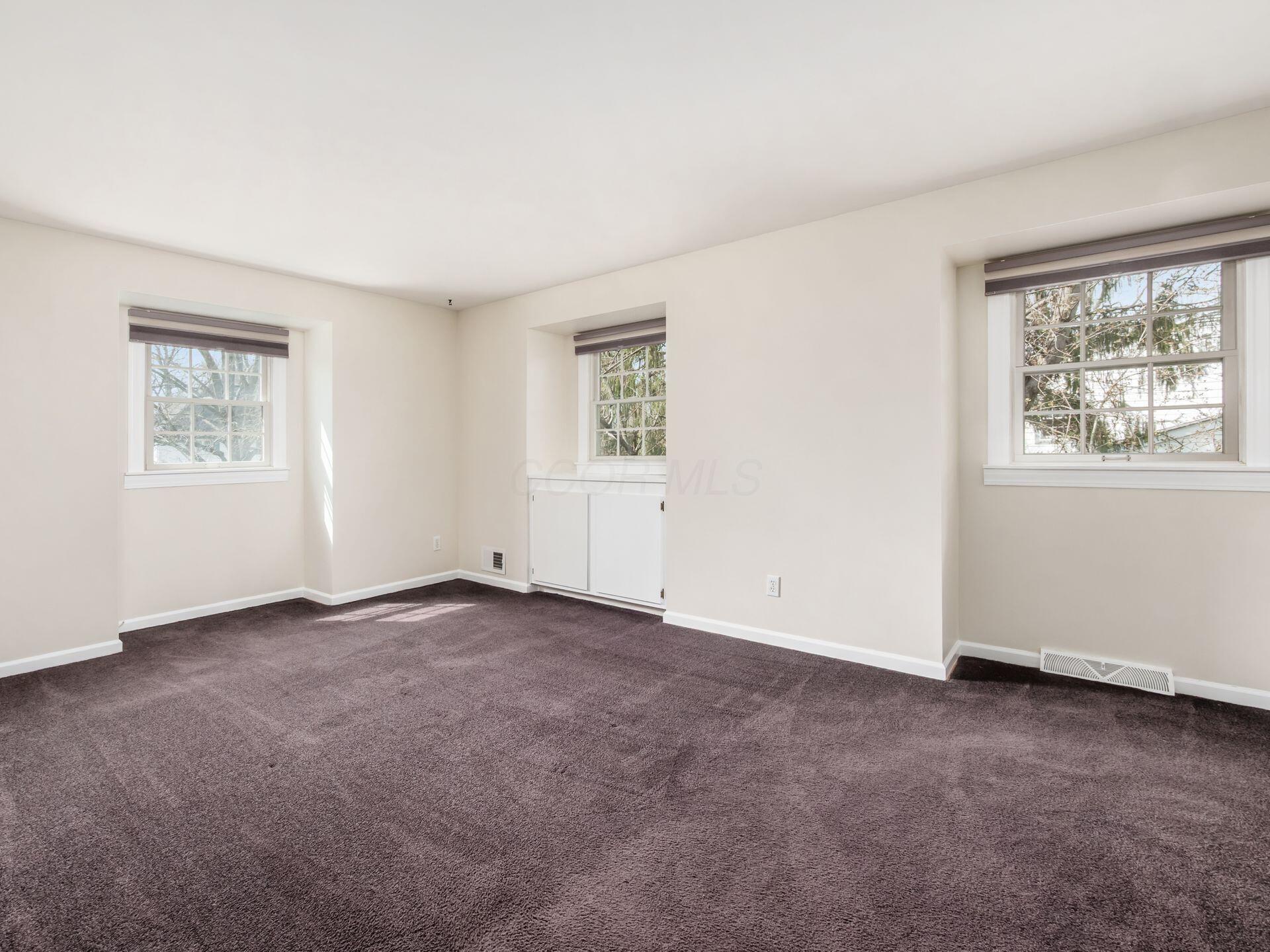880 Lynbrook Road Columbus, OH 43235 - Photo 35 of 59 Custom room darkening top & bottom two-color shades