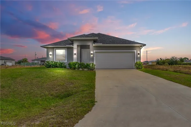 $319,500 | 8070 Marsh Circle, LaBelle, FL 33935