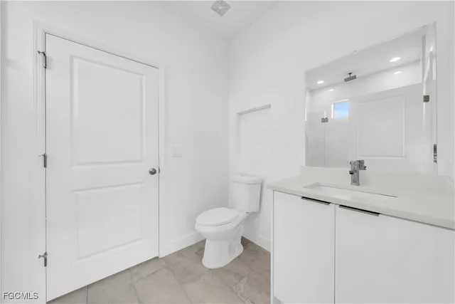 $319,500 | 8070 Marsh Circle, LaBelle, FL 33935