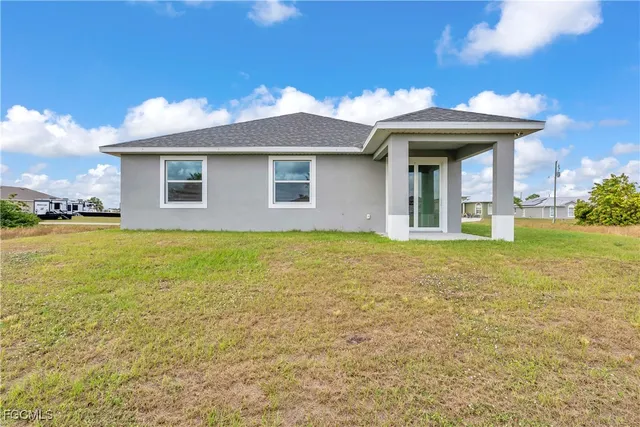 $319,500 | 8070 Marsh Circle, LaBelle, FL 33935