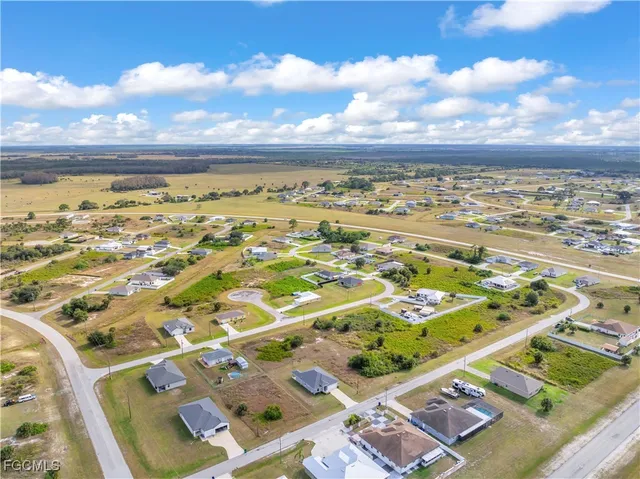 $319,500 | 8070 Marsh Circle, LaBelle, FL 33935