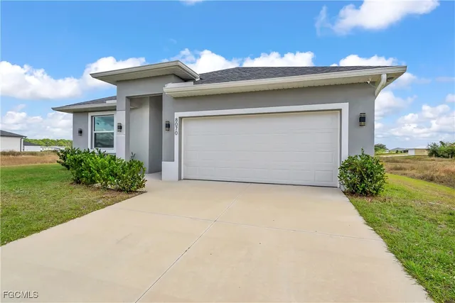 $319,500 | 8070 Marsh Circle, LaBelle, FL 33935