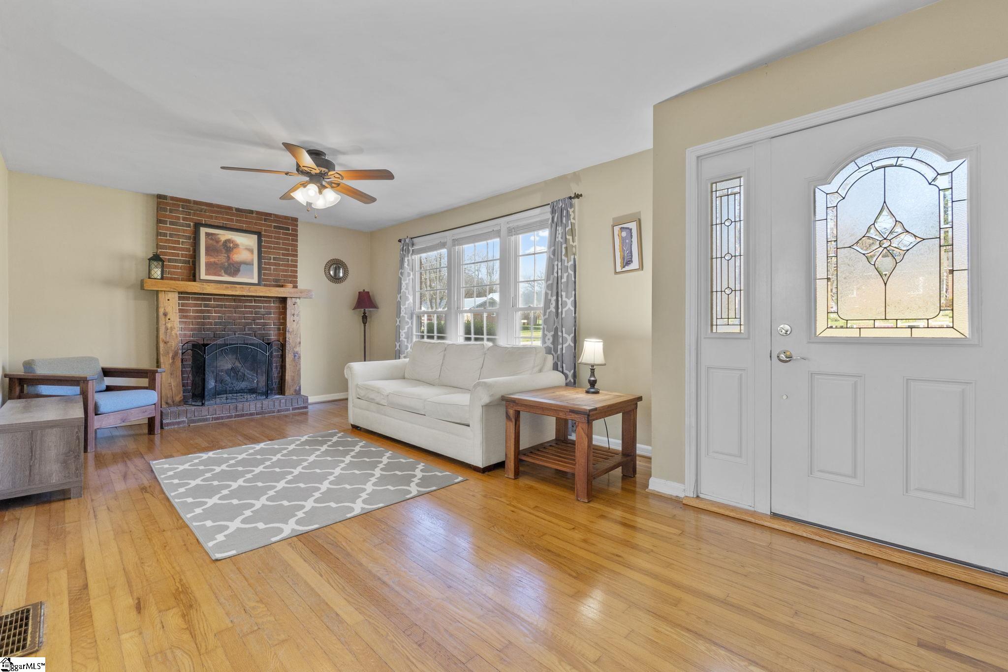 24 Racine Court Greenville, SC 29617 - Photo 4 of 31 Gallery Image 4