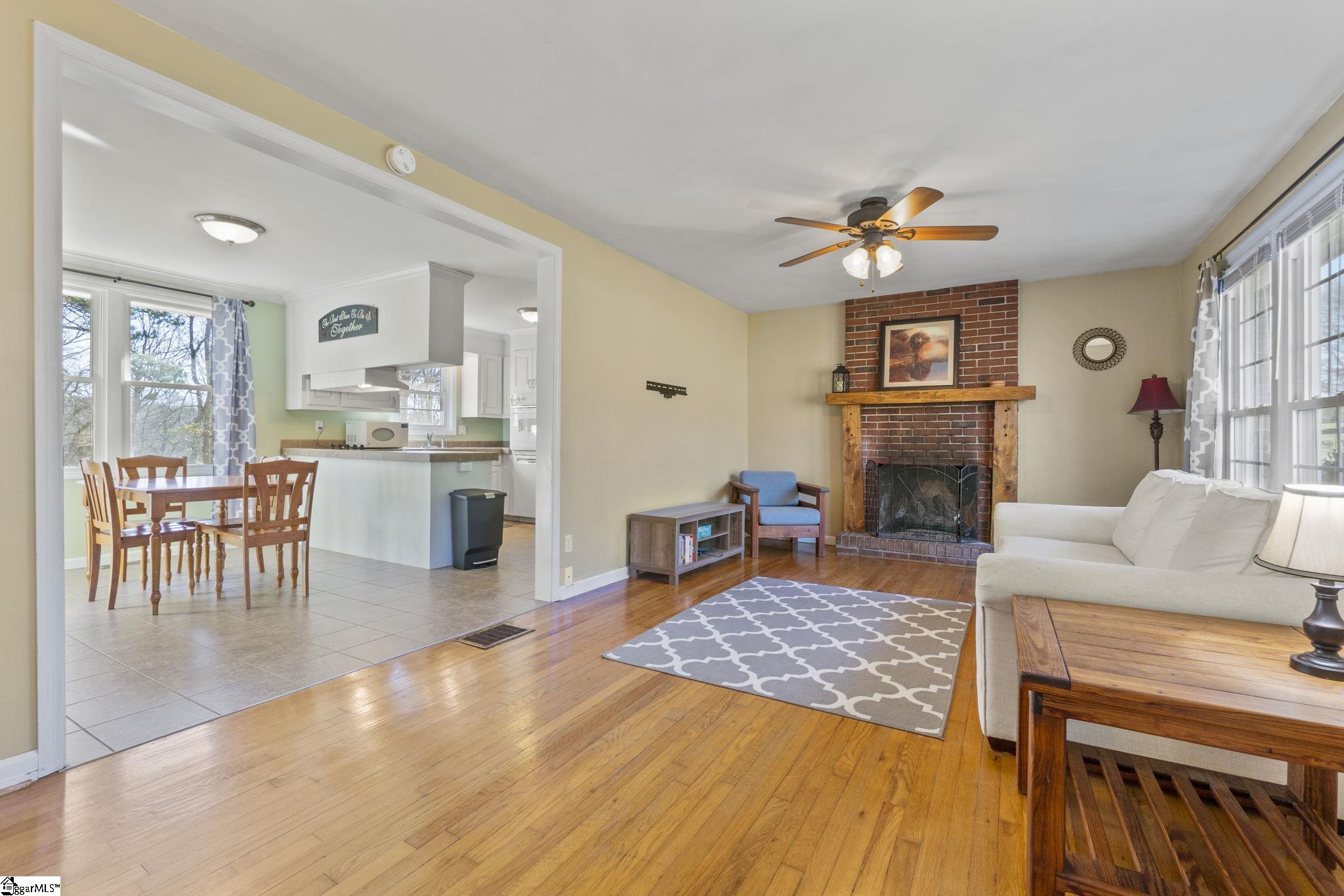 24 Racine Court Greenville, SC 29617 - Photo 5 of 31 Gallery Image 5