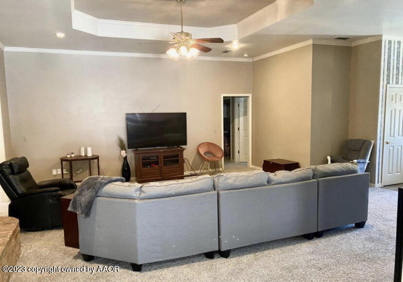 7110 Rochelle Lane Amarillo, TX 79109 - Photo 3 of 21 Living room