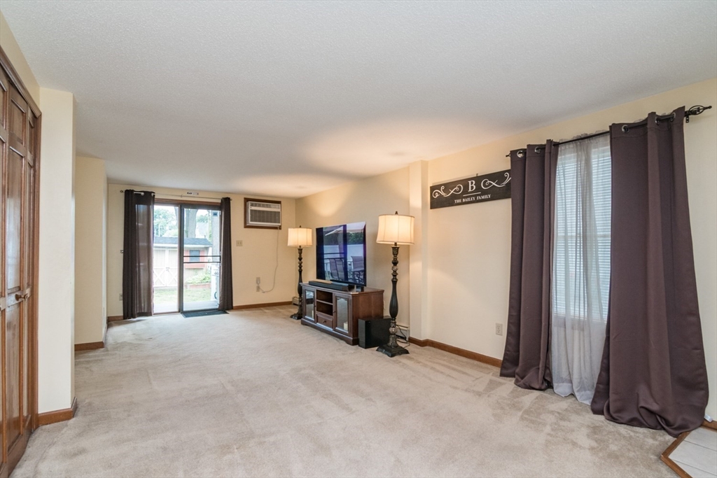 223 Mazarin Street Springfield, MA 01151 - Photo 7 of 32