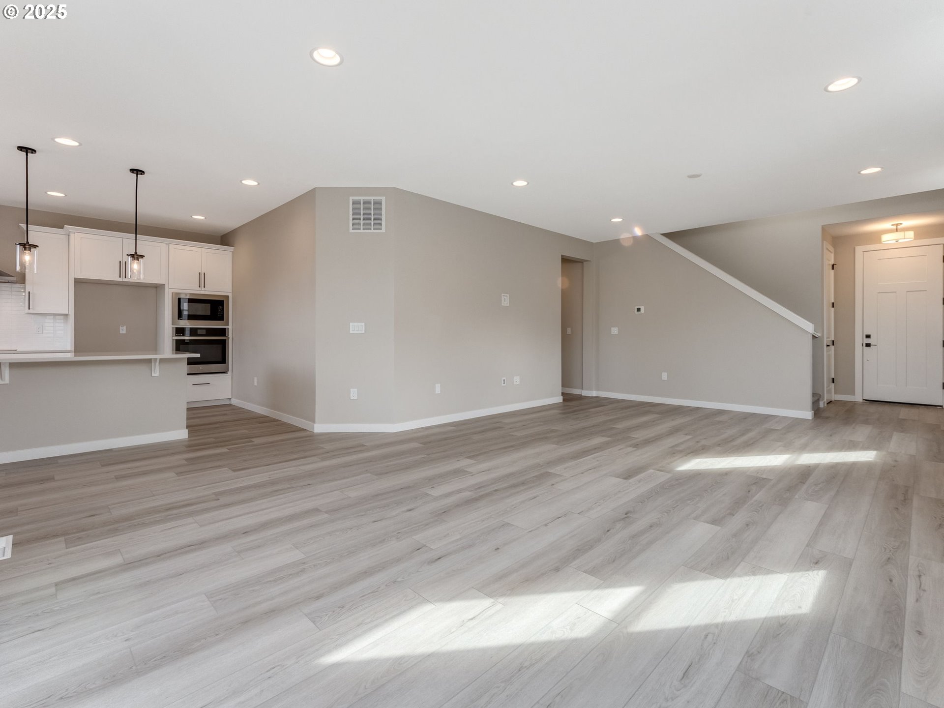2041 Northeast Ridge Run Lane Estacada, OR 97023 - Photo 7 of 40 Great Room