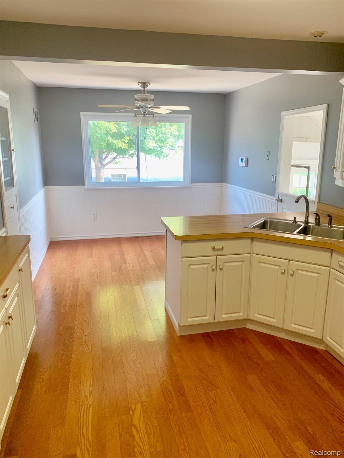 32160 Ruehle Avenue Warren, MI 48093 - Photo 12 of 23 IMG_0118.jpg