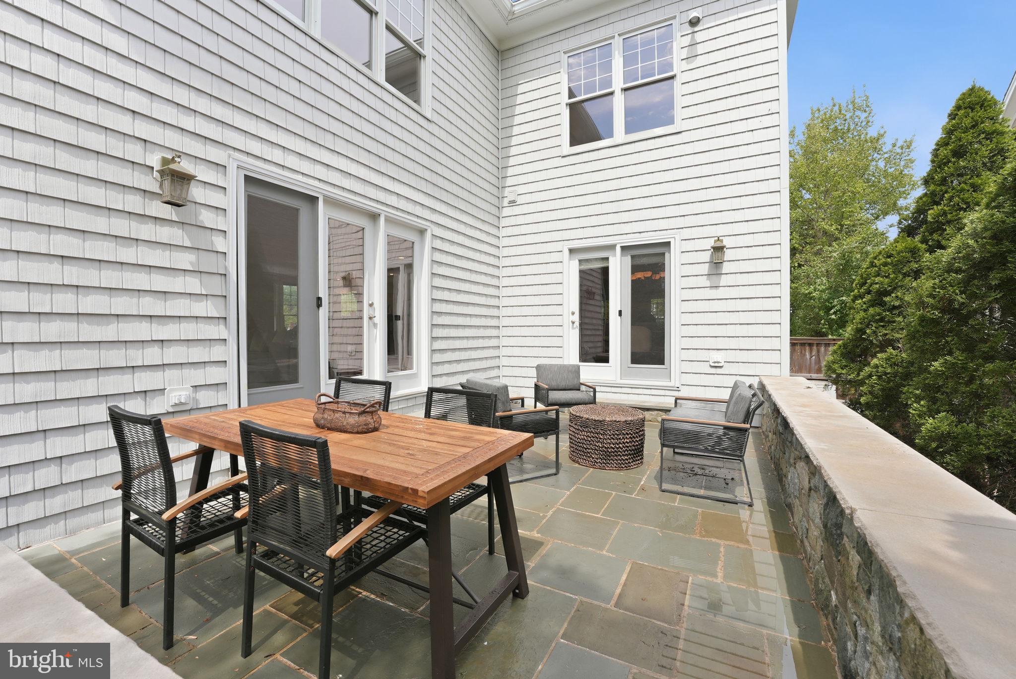 5836 Conway Road Bethesda, MD 20817 - Photo 27 of 55 Dine or relax 'en plein air'
