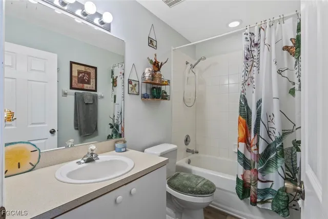 $189,900 | 15430 Bellamar Circle, Unit 3014, Fort Myers, FL 33908