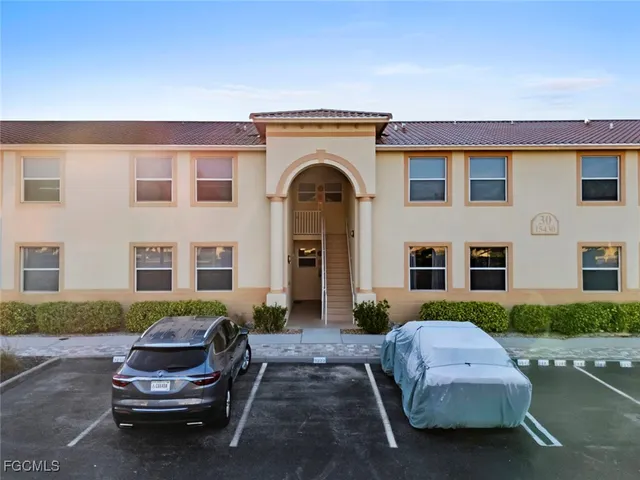 $189,900 | 15430 Bellamar Circle, Unit 3014, Fort Myers, FL 33908