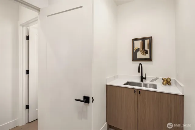 $1,320,000 | 4421 2nd Avenue Northeast, Seattle, WA 98105