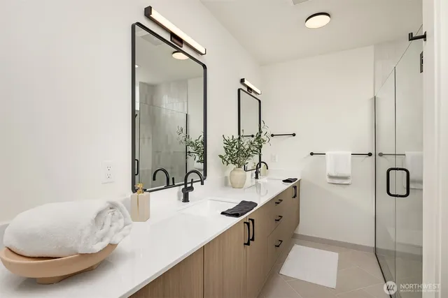 $1,320,000 | 4421 2nd Avenue Northeast, Seattle, WA 98105