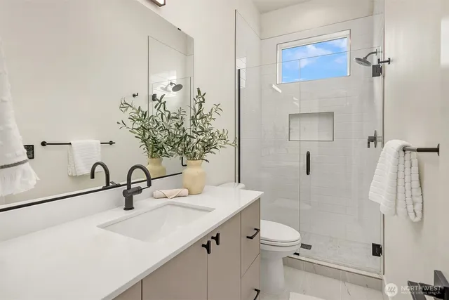 $1,320,000 | 4421 2nd Avenue Northeast, Seattle, WA 98105