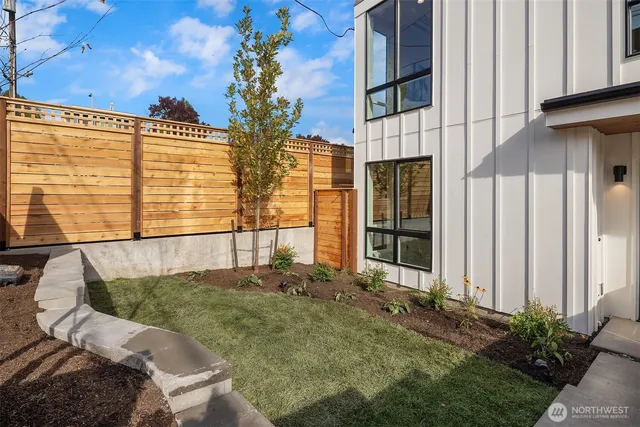 $1,320,000 | 4421 2nd Avenue Northeast, Seattle, WA 98105