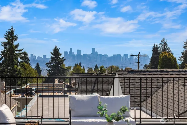 $1,320,000 | 4421 2nd Avenue Northeast, Seattle, WA 98105