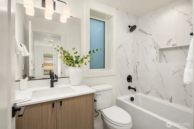 $1,320,000 | 4421 2nd Avenue Northeast, Seattle, WA 98105