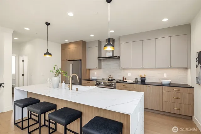 $1,320,000 | 4421 2nd Avenue Northeast, Seattle, WA 98105