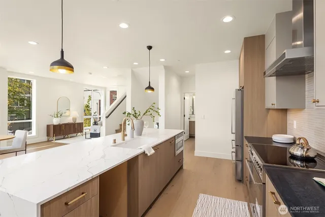 $1,320,000 | 4421 2nd Avenue Northeast, Seattle, WA 98105