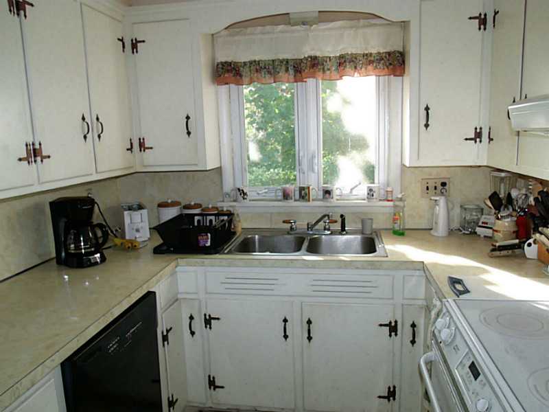 9 Cottage Street Warren, RI 02885 - Photo 7 of 19 Kitchen.