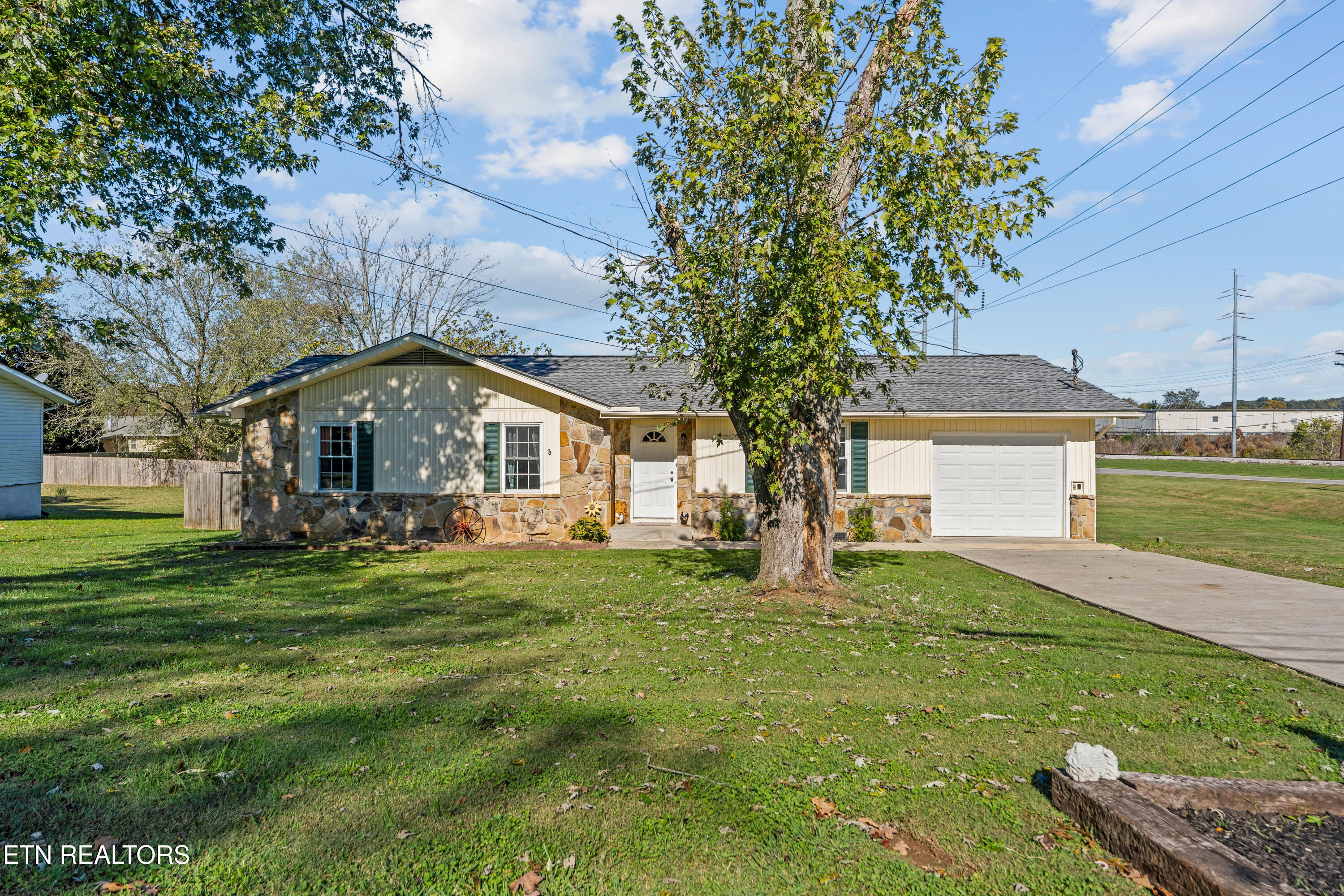 218 Christin Drive Clinton, TN 37716 - Photo 1 of 30 _DSC6097