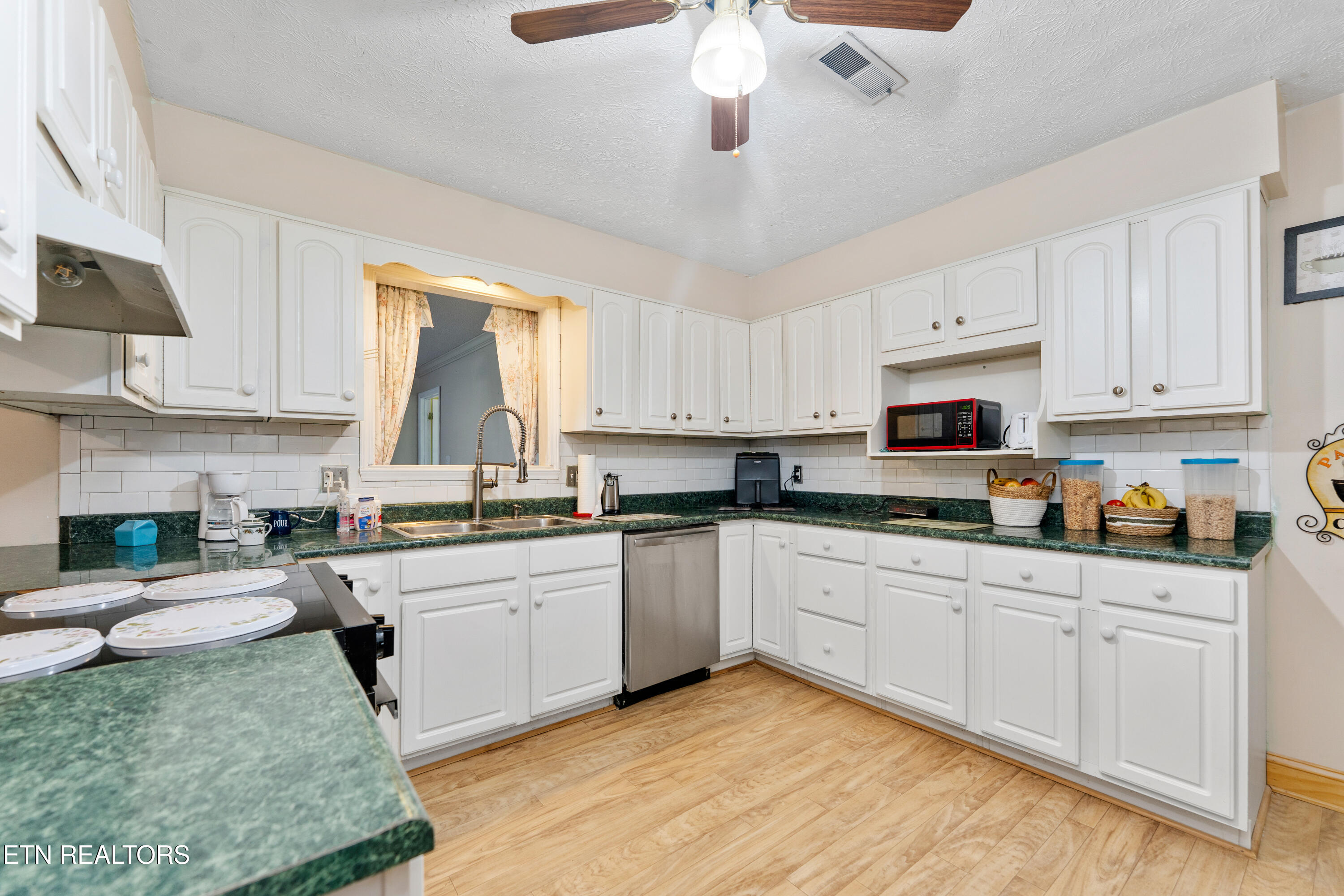 218 Christin Drive Clinton, TN 37716 - Photo 8 of 30 _DSC5970