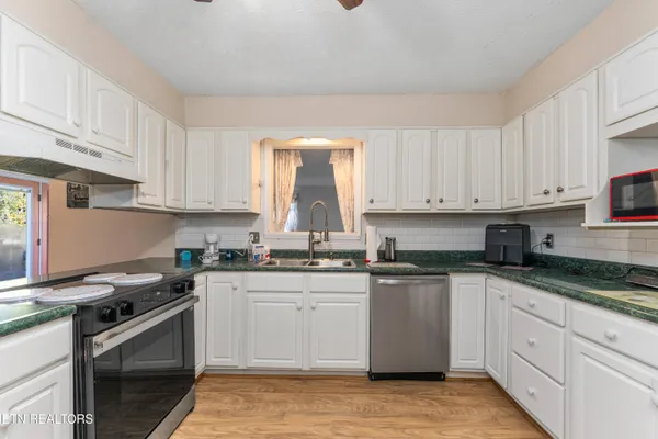 $400,000 | 218 Christin Drive, Clinton, TN 37716