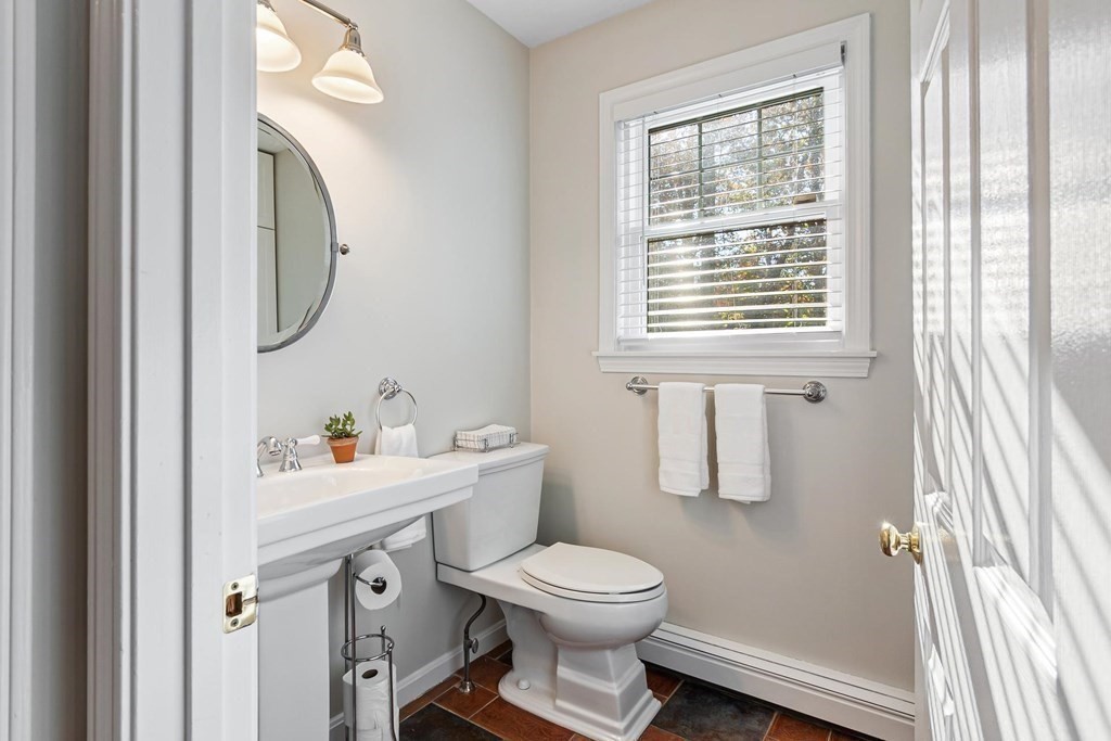 3 Old Town Road Beverly, MA 01915 - Photo 12 of 42