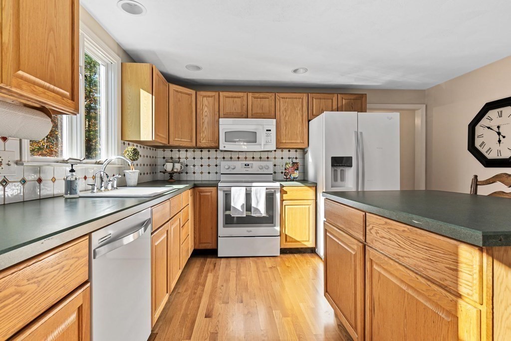 3 Old Town Road Beverly, MA 01915 - Photo 10 of 42