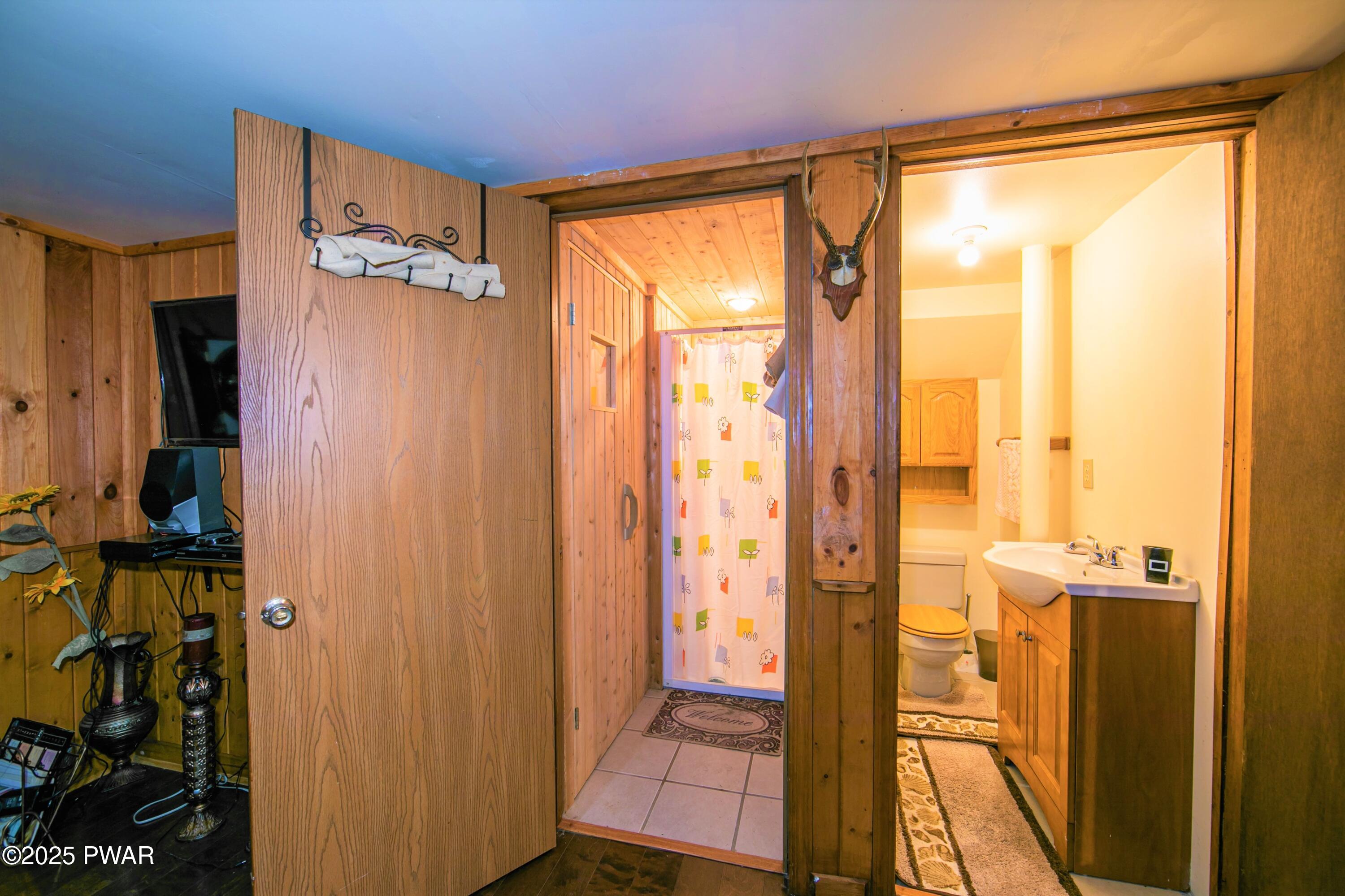 100 Autumn Road Dingmans Ferry, PA 18328 - Photo 35 of 50 35