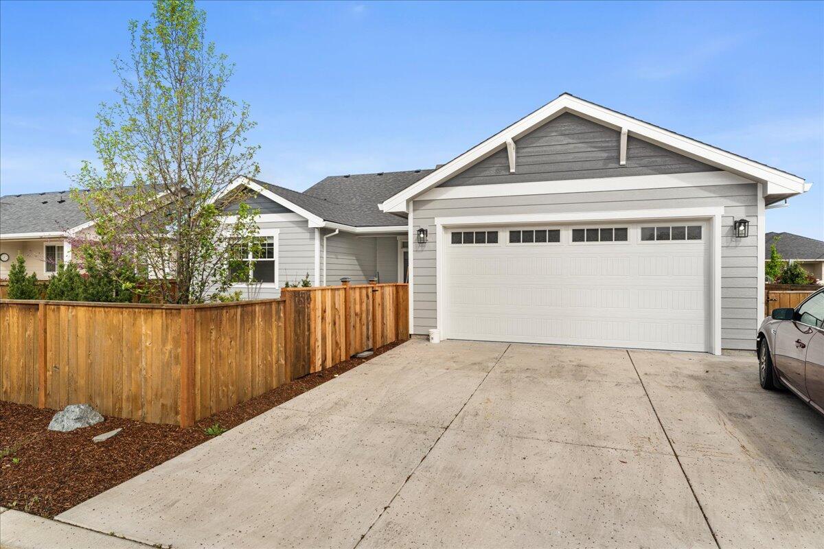 409 Castle Terrace Drive Central Point, OR 97502 - Photo 32 of 33