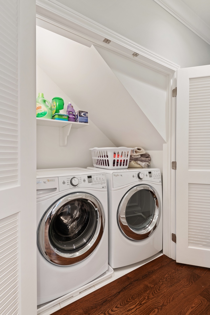 2019 North Racine Avenue, Unit 2 Chicago, IL 60614 - Photo 12 of 14 a utility room with dryer and washer