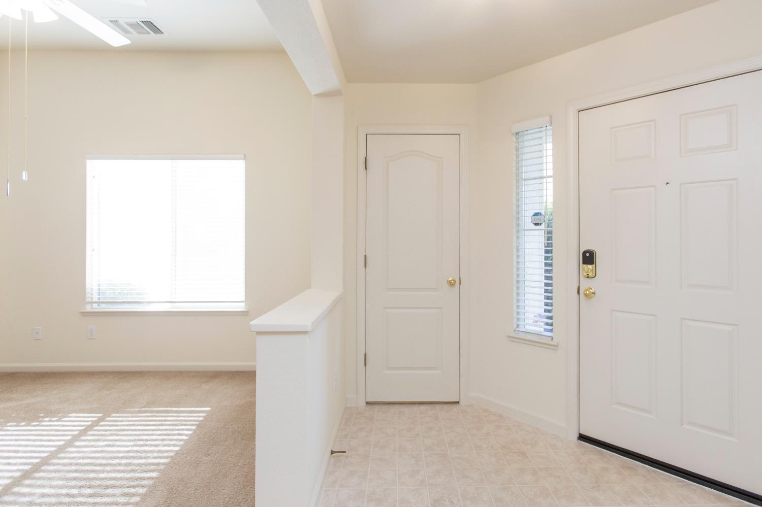 202 Meandering Way Turlock, CA 95382 - Photo 2 of 29