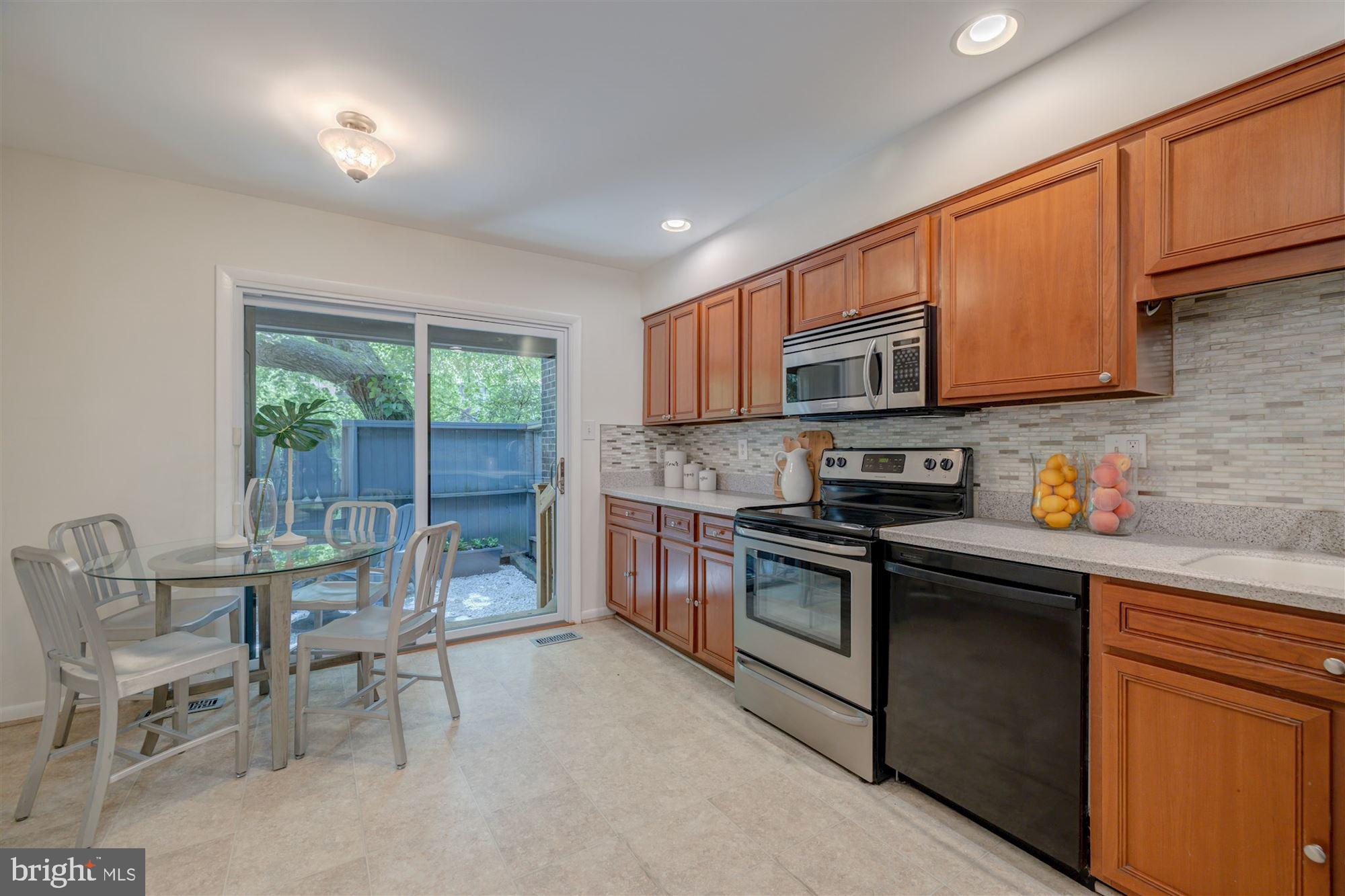 2039 Wethersfield Court Reston, VA 20191 - Photo 2 of 17 Eat-In Kitchen