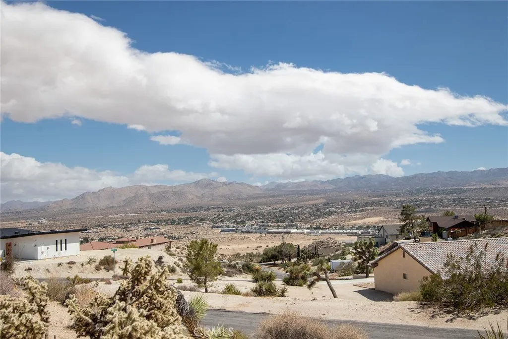 999 Mandarin Road Yucca Valley, CA 92284 - Photo 13 of 13 a view of a city