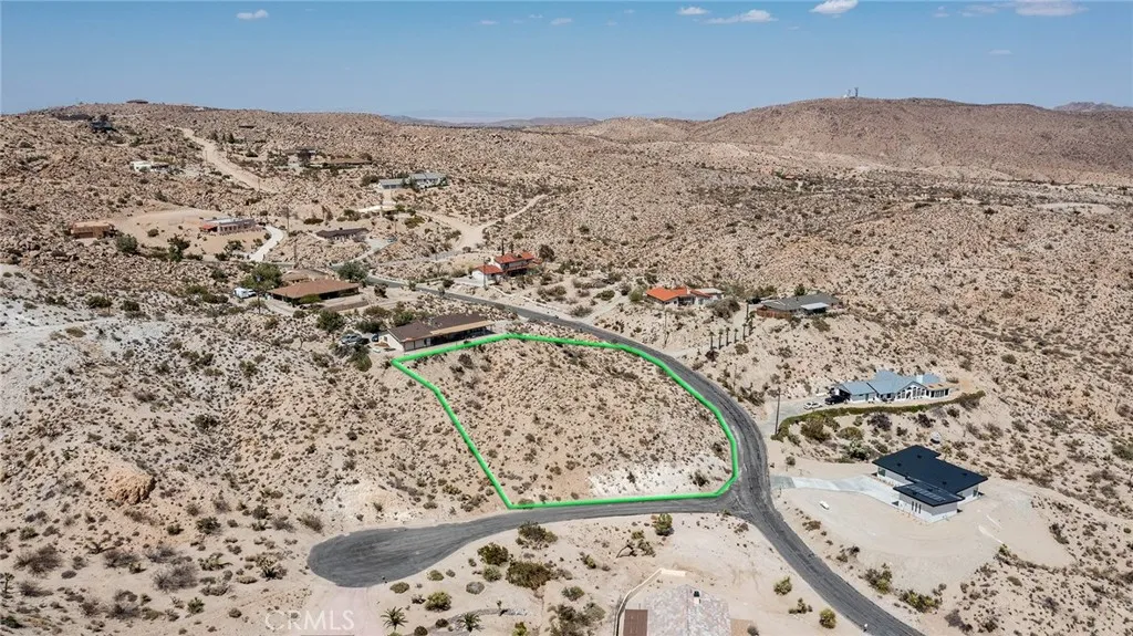 999 Mandarin Road Yucca Valley, CA 92284 - Photo 4 of 13 a view of city view and mountain view